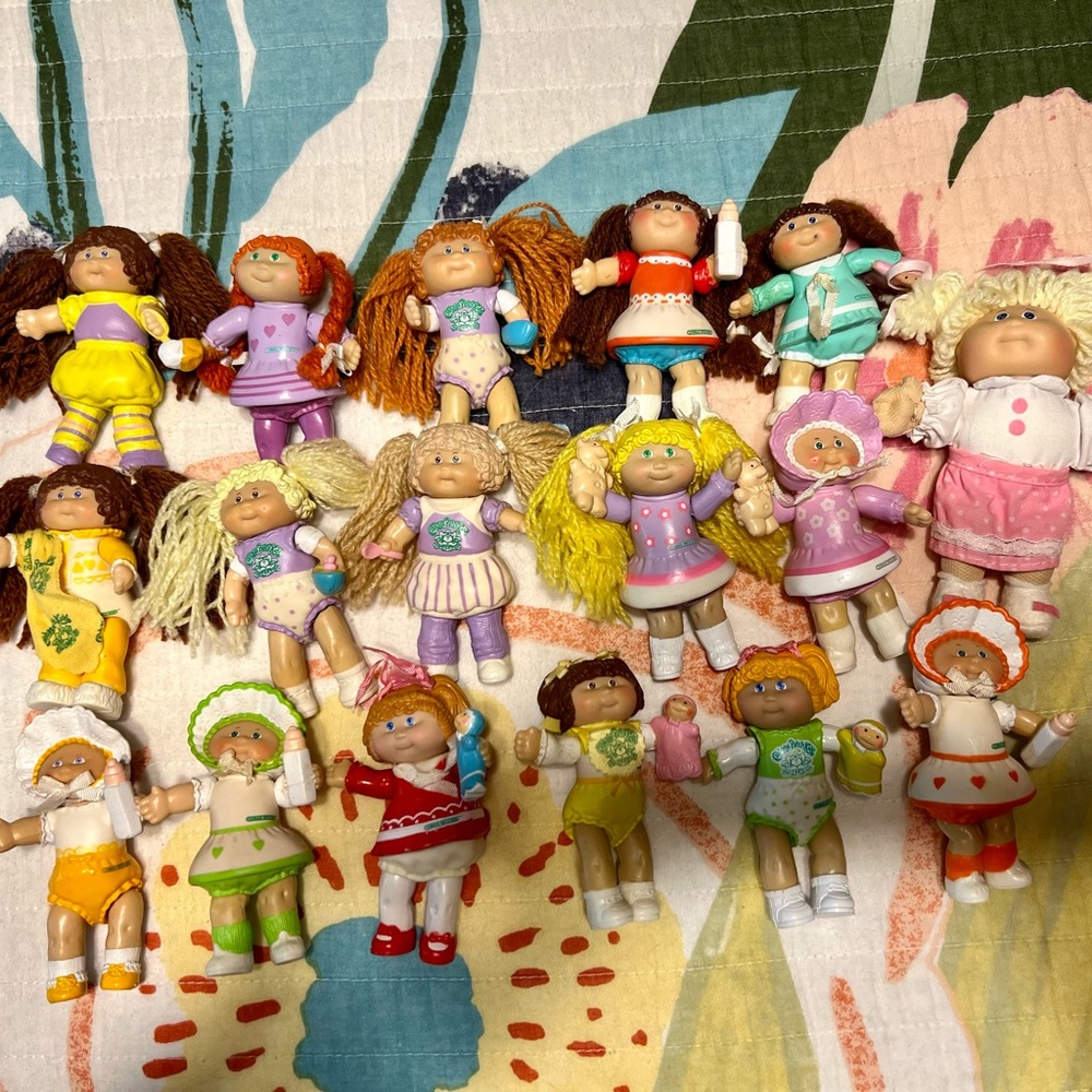 VINTAGE LOT OF 17 CABBAGE PATCH KIDS — 1980’s
